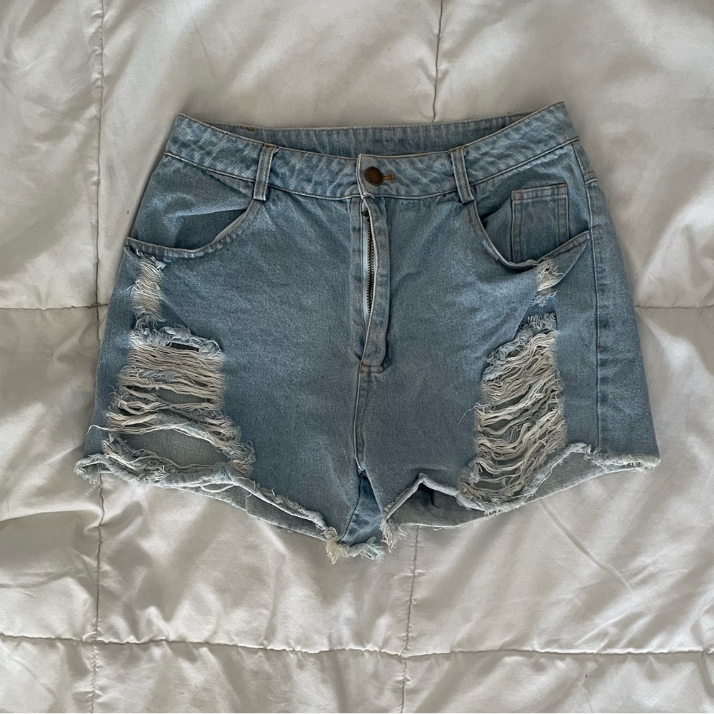 Valija Gitana High Waisted Ripped Mom Shorts